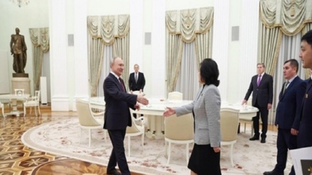 L'incontro del ministro degli Esteri della Corea del Nord con il presidente della Russia