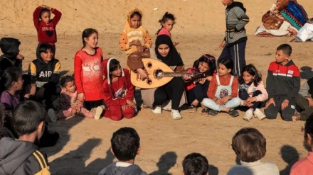 Upaya Seniman Menghibur Anak-Anak Pengungsi Gaza