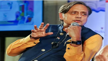 প্রধানমন্ত্রী উন্নয়ন এবং জাতীয় নিরাপত্তা নিয়ে কথা বলেন না: শশী থারুর 