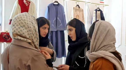 Tehran Mengadakan Pameran Mode
