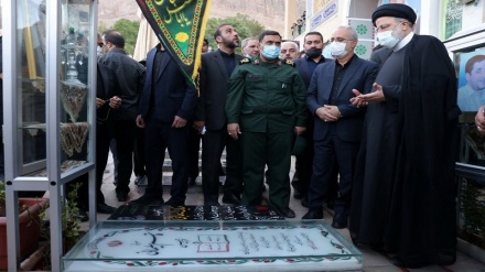 הנשיא ראיסי ביקר בקברו של החלל סולימאני בכרמן