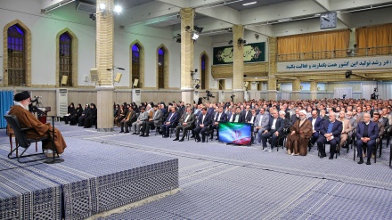 Rahbar Jelaskan Tugas Pemerintah dan Sektor Swasta Iran Majukan Ekonomi