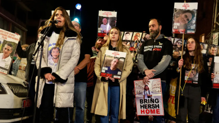 Mbledhja e familjeve të të burgosurve sionistë para rezidencës së Netanyahut