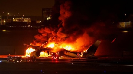 Giappone, scontro tra aerei: in fiamme velivolo Japan Airlines, 5 morti
