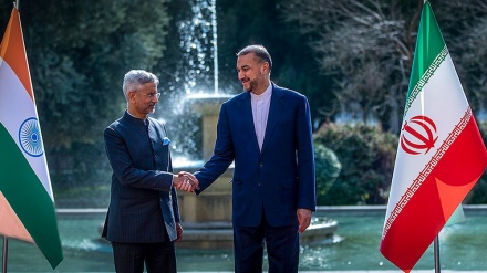 Indian foreign minister meets and confers with senior Iranian officials
