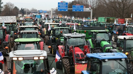  Furious farmers continue EU protests against falling incomes, rising imports 