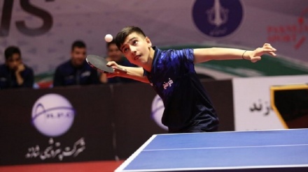 伊朗青少年乒乓球队队员夺得青少年常规挑战赛冠军