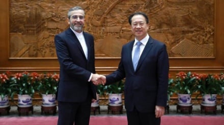 עוזר שר החוץ קיים שיחת טלפון עם מקבילו הסיני