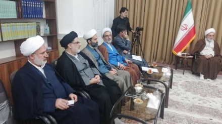 Qiloni vəliyyi fəğihi nımoyəndə: Şiyə de Sınniyon həmdıləti və həmrayəti misliş ni iyən bəpe çın vəhdəti tərtibi dəvomış bıbu