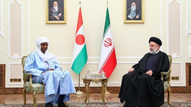 イランのライースィー大統領と西アフリカ・ニジェールのゼイン首相