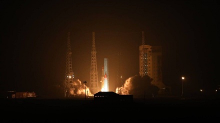 伊朗使用 Simorgh 卫星运载器同时发射三颗卫星