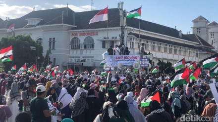 Peringati 100 Hari Agresi Militer Israel di Gaza, Ribuan Orang Indonesia Turun ke Jalan 