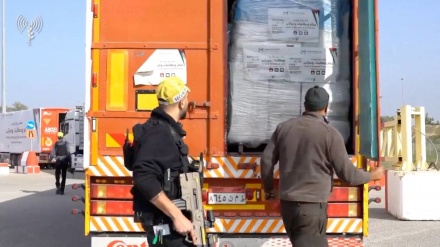 Pemeriksaan Truk Bantuan di Penyeberangan Kerem Shalom Israel
