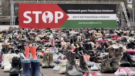 荷兰人民摆放童鞋悼念加沙遇难儿童