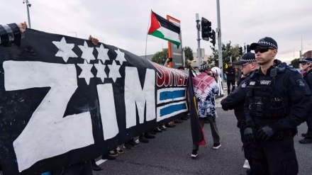 Protesters block Israeli ship from Port of Melbourne, call for ceasefire in Gaza
