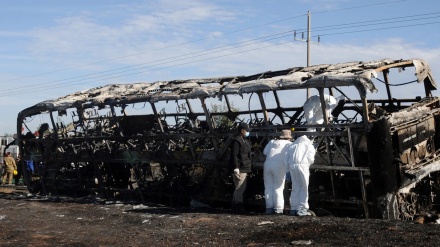 メキシコで、2階建てバスとトラックが正面衝突し19人死亡