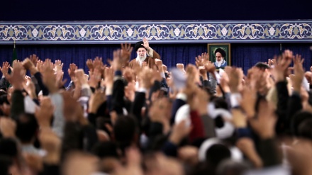 イラン最高指導者、「人々を舞台から追放することが清浄なイラン領の敵の戦略」