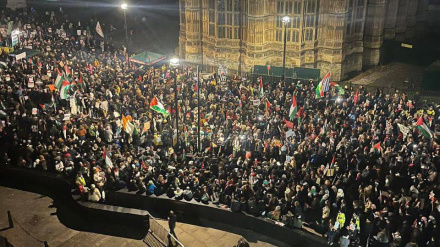 Антисионистская демонстрация перед парламентом Англии