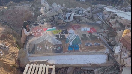 Palästinensische Künstlerin verwandelt Trümmer von Gaza-Häusern in Kunst
