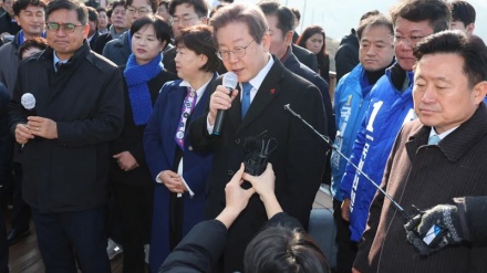 Sud Corea, leader dell'opposizione accoltellato al collo + VIDEO