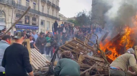 仏・モンペリエで農民が怒りの抗議