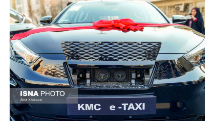 (FOTO DEL GIORNO) Tehran, il primo taxi elettrico