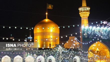 (FOTO) Mausoleo Imam Reza (AS) la sera della festa 