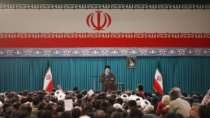 Leader: “grande affluenza alle urne contribuisce al progresso dell’Iran”
