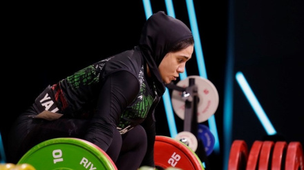 İlahə Rəzzaqi ağırlıqqaldırma üzrə Asiya ikincisi olub
