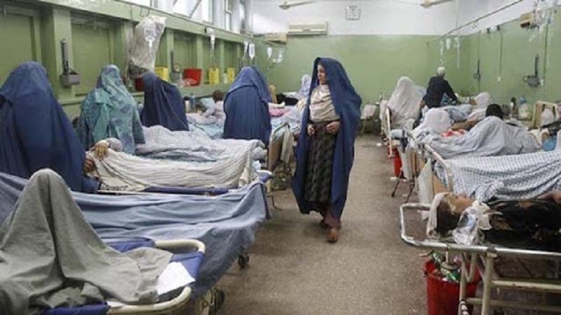کاهش کمک‌ها و محدودیت طالبان نظام صحی افغانستان را تضعیف کرده است
