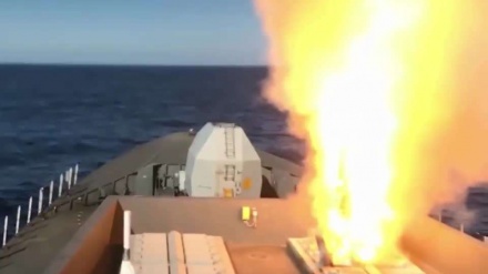 रेड सी में यमन का दबदबा क़ायम, ब्रिटिश युद्धपोत इलाक़ा छोड़ने पर हुआ मजबूर