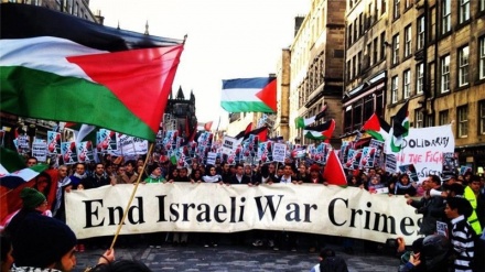 英スコットランドで、パレスチナ支持デモに数万人が参加