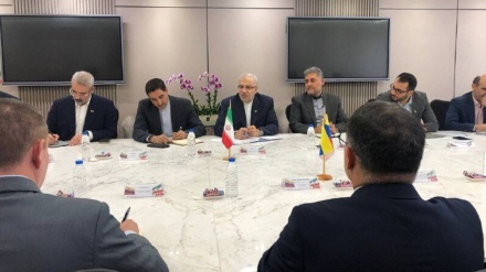איראן וונצואלה פועלות לפיתוח היחסים בתחום הנפט והגז