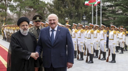 Лукашенко поздравил Раиси с годовщиной исламской революции