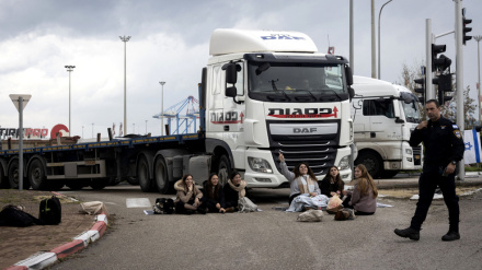 Israeli protesters block Gaza aid trucks amid looming famine