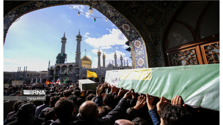 (FOTO DEL GIORNO) Qom, funerali dei martiri caduti in Siria