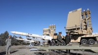 イランで、弾道ミサイル・低高度対応の2防衛システムを公開