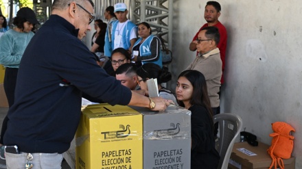 Salvadorans cast their vote amid general election