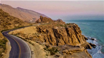  伊朗南部海与山交汇的梦幻之路