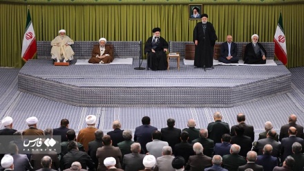 (FOTO) Ayatollah Khamenei e gli ambasciatori paesi islamici in Iran- 2        