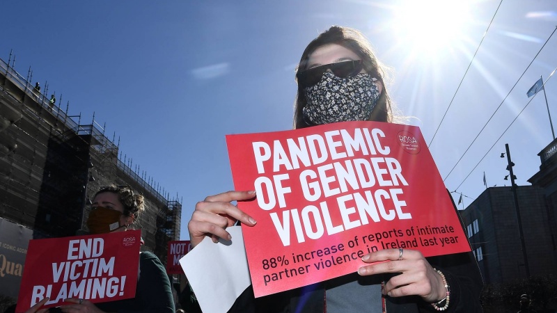 英国针对女性的暴力和性骚扰日渐增加