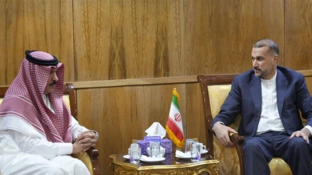 د عربستان پاچا او ولیعهد د ایران د اسلامي انقلاب د بریا د کلیزې مبارکې رالیږلې ده