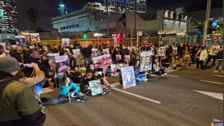 Tel Aviv'de Siyonist esir ailelerinin gösterileri sürüyor