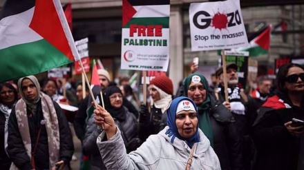 Hundreds of thousands of pro-Palestine protesters rally in London