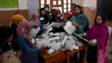 पाकिस्तान बहुमत इमरान ख़ान के पास, लेकिन सरकार बनायेंगे नवाज़ और ज़रदारी