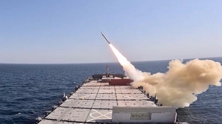Iran, primo lancio missile balistico da nave da guerra + VIDEO