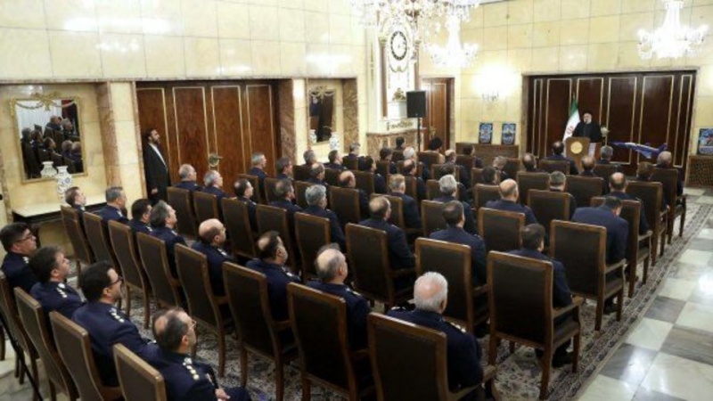 Presiden Iran bertemu Dewan Tinggi Staf Komandan AU Militer Iran