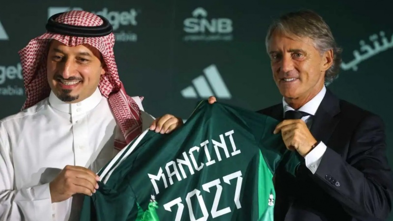 Calcio, figuraccia di Mancini, ct dell’Arabia in Coppa d'Asia