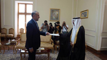 Iran FM receives Saudi King Salman’s message to President Raeisi 