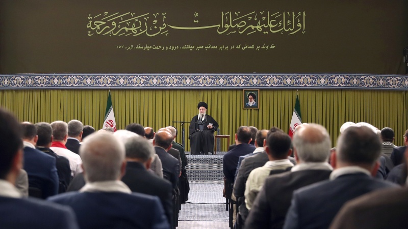 Pemimpin Besar Revolusi Islam Iran, Ayatullah Khamenei bertemu partisipan Kongres 24.000 Syuhada Provinsi Khuzestan